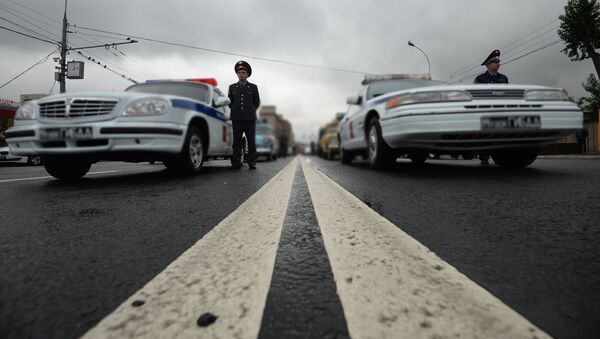 Автомобили УГИБДД ГУ МВД на дороге с двойной сплошной линией разметки, архивное фото - Sputnik Казахстан