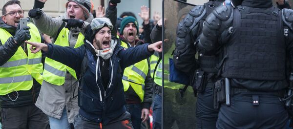 Акция протестов желтые жилеты в Париже  - Sputnik Казахстан