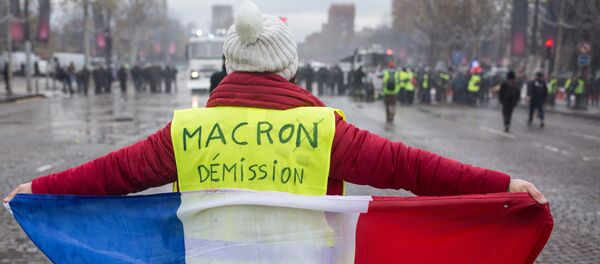 Акция протестов автомобилистов желтые жилеты в Париже - Sputnik Казахстан
