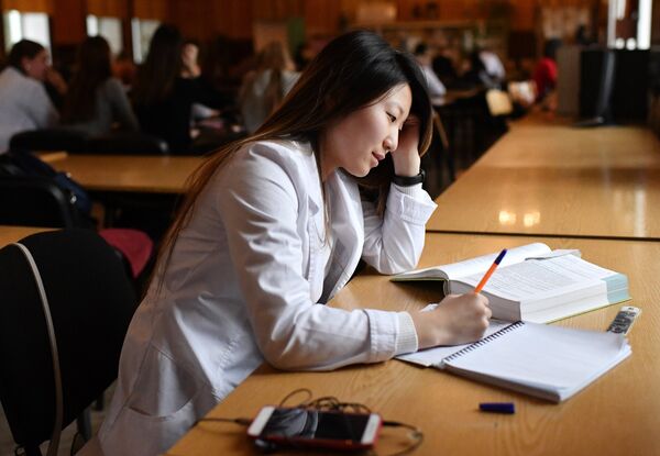 Вы обязаны отработать грант - глава Минздрава ответил на претензии студента-медика Вы обязаны отработать грант - глава Минздрава ответил на претензии студента-медика - Sputnik Казахстан