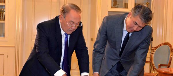 Нұрсұлтан Назарбаев пен Әсет Исекешов - Sputnik Қазақстан