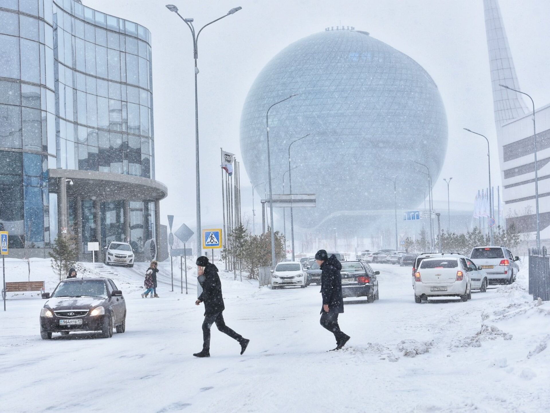 Погода в астане на 10 дней 2024. Астана снег. Астана Казахстан зимой. Метель в городе. В Астане метель.