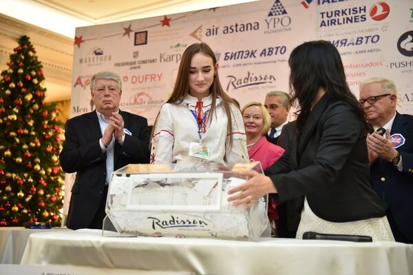 В Астане прошла ежегодная благотворительная ярмарка, которую традиционно устраивают жены послов - Sputnik Казахстан