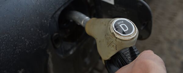 Заправка автомобиля дизельным топливом, архивное фото Заправка автомобиля дизельным топливом, архивное фото - Sputnik Казахстан
