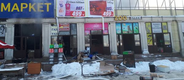 Бутики загорелись в супермаркете Сабыржан Бутики загорелись в супермаркете Сабыржан - Sputnik Казахстан