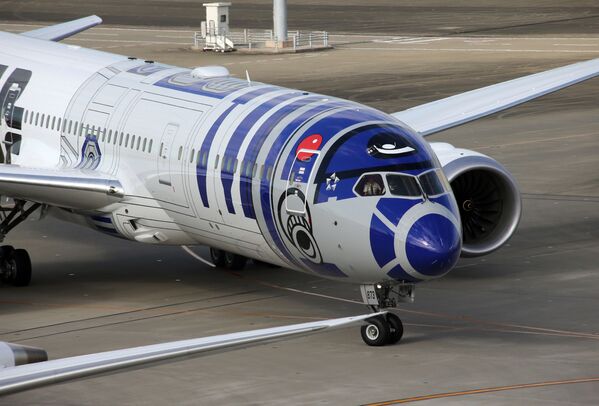 Самолет авиакомпании All Nippon Airways в ливрее персонажа Звездных войн R2-D2 - Sputnik Казахстан