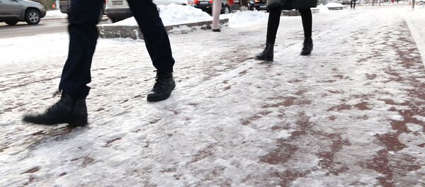 Переломы руки и ног - Астана превратилась в огромный каток - Sputnik Казахстан