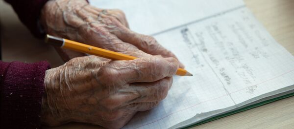 Руки пожилого человека Руки пожилого человека - Sputnik Казахстан