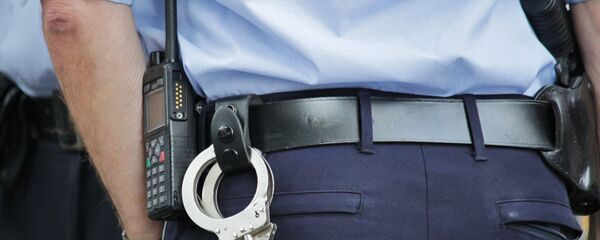 Полицейский, наручники Полицейский, наручники - Sputnik Казахстан