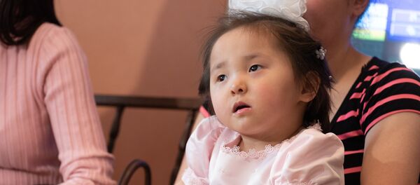 Амира сегодня впервые встала на ноги - Sputnik Казахстан