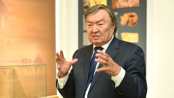 Олжас Сулейменов Олжас Сулейменов - Sputnik Казахстан