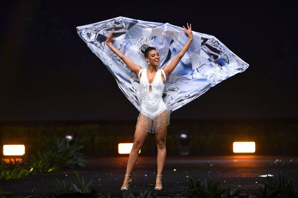Представительница Намибии во время показа национальных костюмов в рамках конкурса Мисс Вселенная 2018 в Таиланде - Sputnik Казахстан