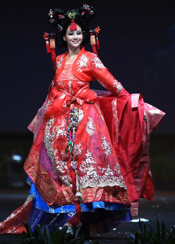 Представительница Южной Кореи во время показа национальных костюмов в рамках конкурса Мисс Вселенная 2018 в Таиланде - Sputnik Казахстан