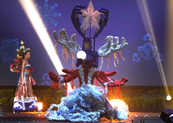 Представительница Пуэрто-Рико во время показа национальных костюмов в рамках конкурса Мисс Вселенная 2018 в Таиланде - Sputnik Казахстан