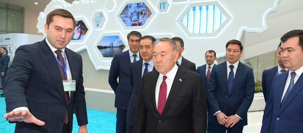 Нұрсұлтан Назарбаев Алтын сапа иегерлерін марапаттады - Sputnik Қазақстан