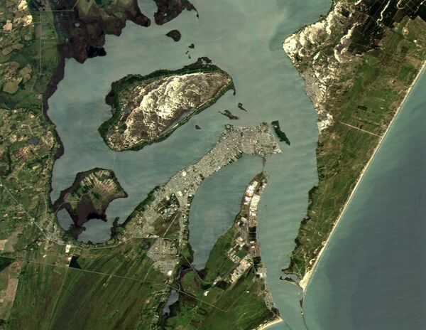 Снимок города Рио-Гранде в Аргентине, сделанный казахстанским микроспутником KazSTSat  - Sputnik Казахстан