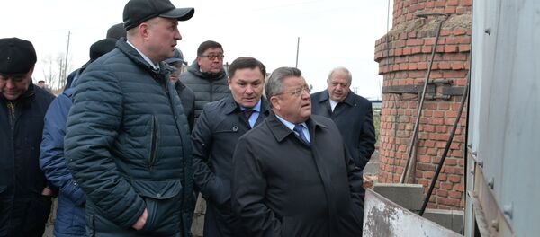 Аким Акмолинской области Сергей Кулагин в поселке Гранитный - Sputnik Казахстан