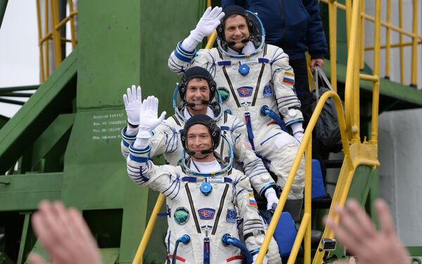 Члены основного экипажа 49/50-й экспедиции на МКС - Sputnik Казахстан