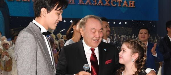Нұрсұлтан Назарбаев пен Димаш Құдайберген - Sputnik Қазақстан