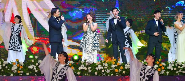 Актриса Самал Еслямова спела песню Абая на праздновании Дня Независимости в СКО - Sputnik Казахстан