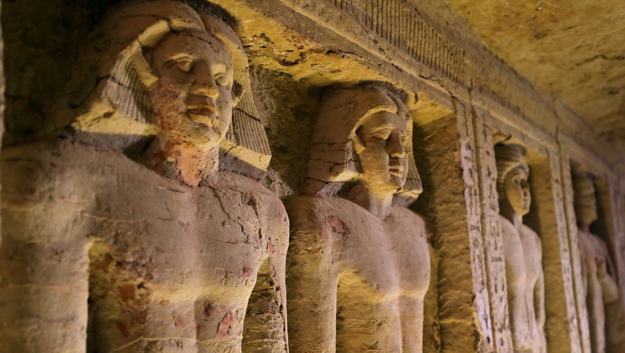 гробница фракийского царя. неразграбленная гробница. саркофаги древнего египта в саккаре. неразграбленная гробница. неразграбленная гробница.