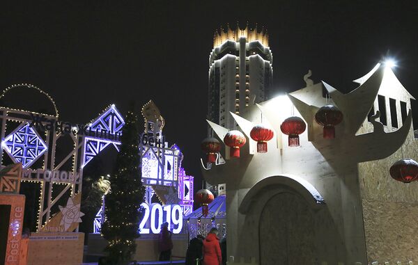 Церемония зажжения главной новогодней елки Алматы - Sputnik Казахстан
