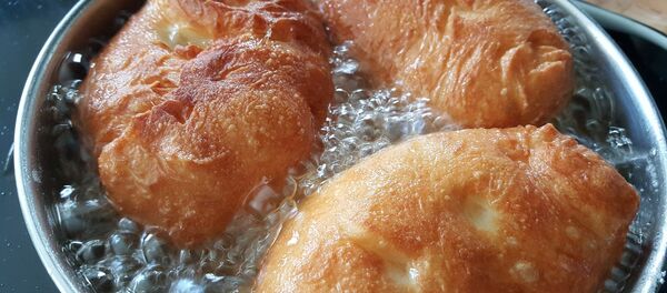 Майға пісіп жатқан бәліш - Sputnik Қазақстан