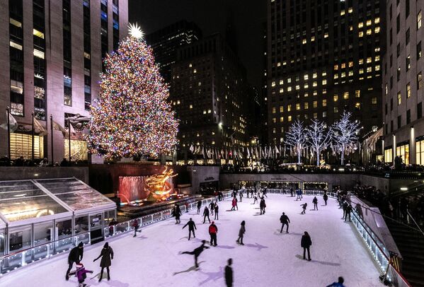 Рождественская ель в Рокфеллеровском центре в Нью-Йорке - Sputnik Казахстан