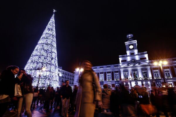 Рождественская ель в Мадриде - Sputnik Казахстан