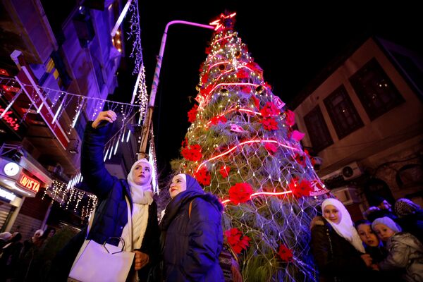 Рождественская ель в Дамаске - Sputnik Казахстан