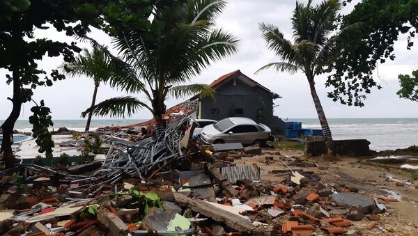 Угроза цунами сохраняется в прибрежных районах на островах Суматра и Ява в Индонезии - Sputnik Казахстан
