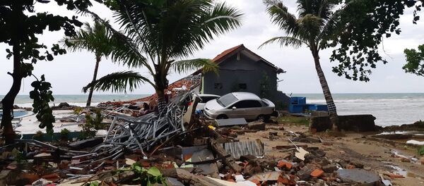 Угроза цунами сохраняется в прибрежных районах на островах Суматра и Ява в Индонезии - Sputnik Казахстан