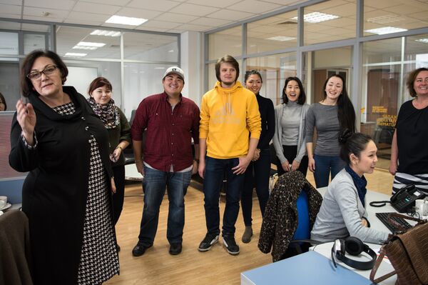 Студенты в офисе Sputnik Казахстан Студенты в офисе Sputnik Казахстан - Sputnik Казахстан