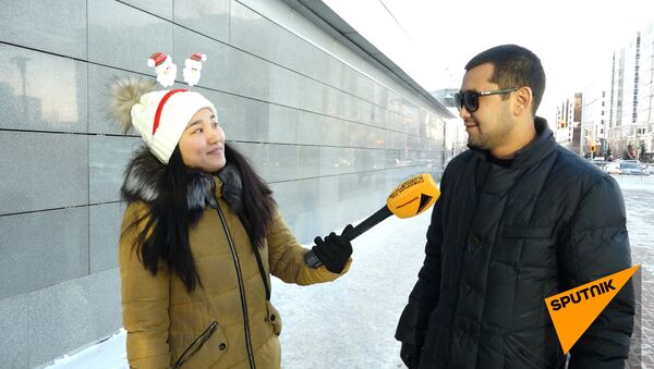 Алкоголь, носки и секс-игрушки: что казахстанцы не советуют дарить на Новый год - Sputnik Казахстан