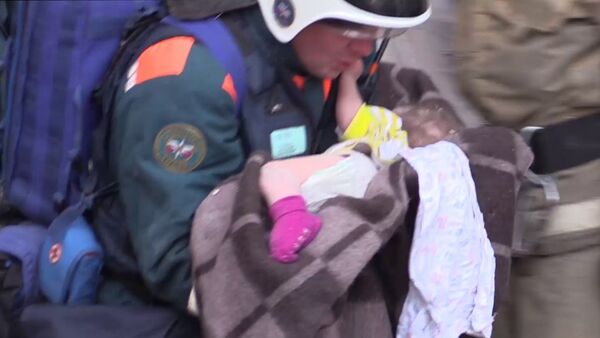 Спасение ребенка из-под завалов в Магнитогорске - Sputnik Казахстан