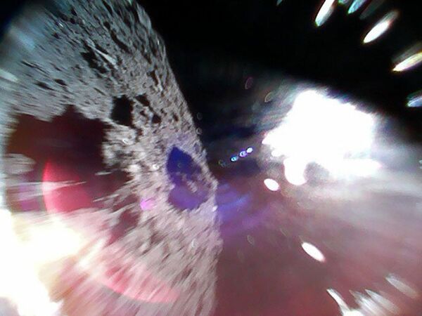 Астероид Рюгу, сфотографированный зондом Rover-1A - Sputnik Казахстан