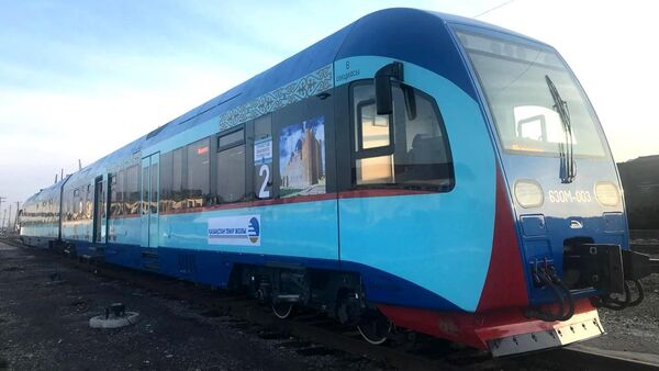 Скоростной поезд Туркестан-Шымкент  - Sputnik Казахстан