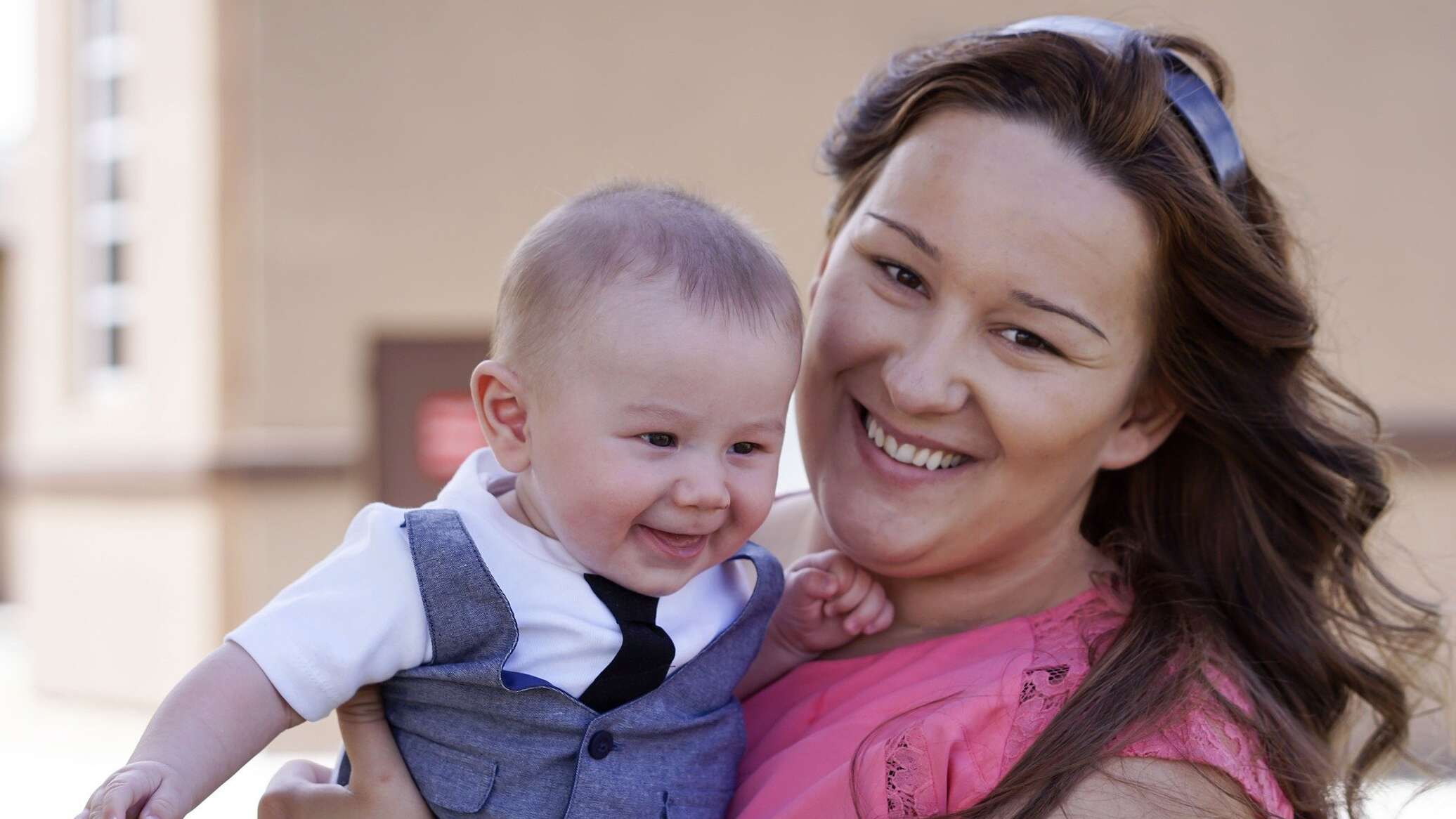 Ол мені жалап, аузыма кірді.