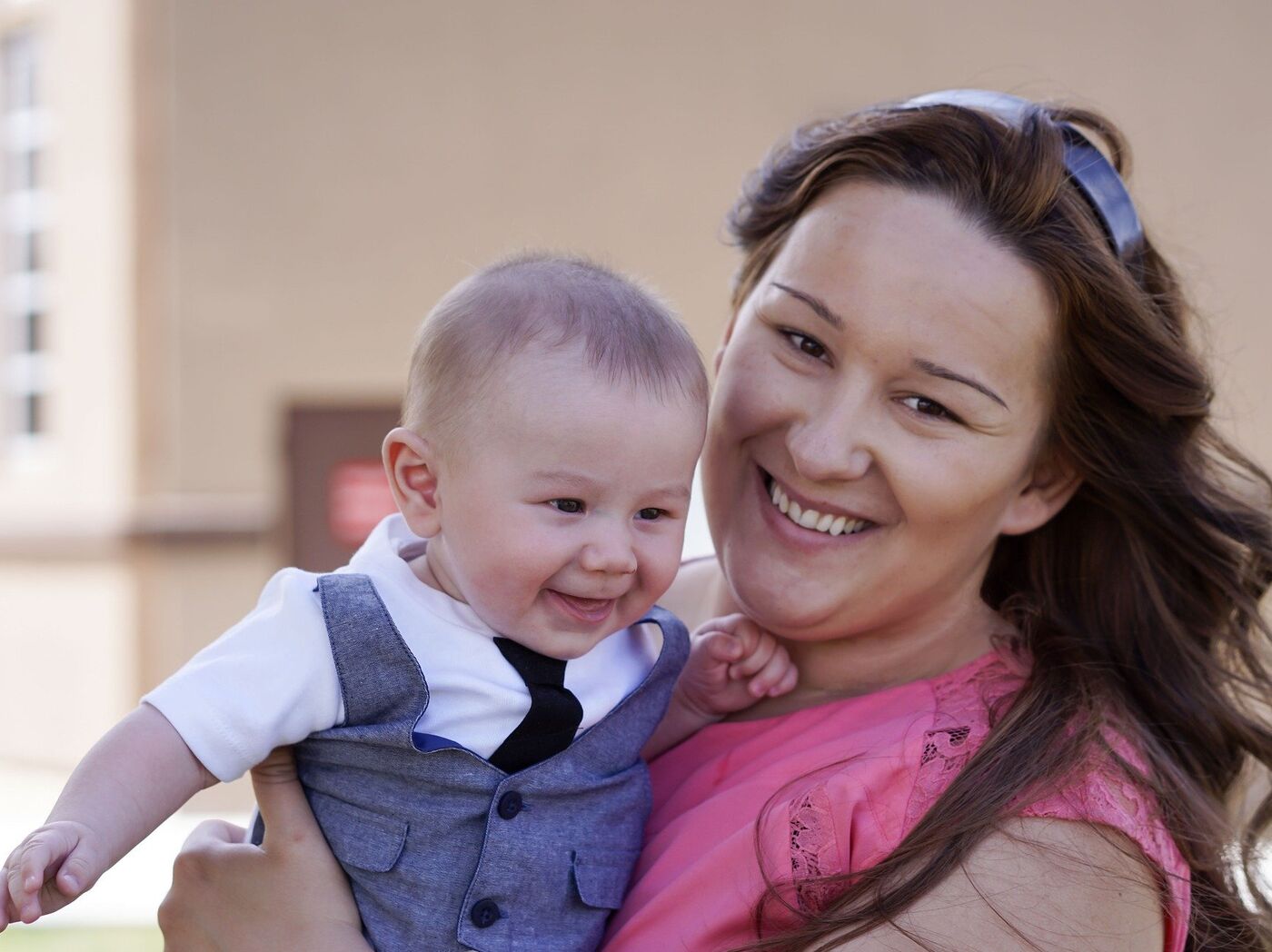 Әйелі еңкейіп, жыныс мүшесін аузына алды Мегионның жезөкшелері