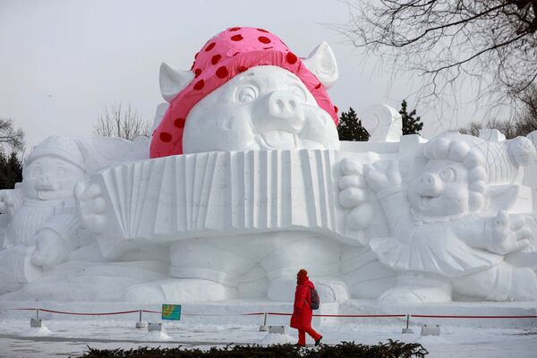 Снежная скульптура в Харбине, Китай - Sputnik Казахстан