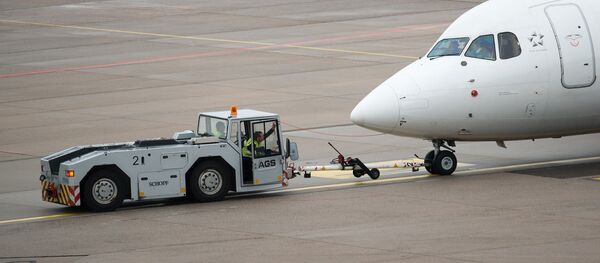 Самолет в аэропорту, архивное фото Самолет в аэропорту, архивное фото - Sputnik Казахстан