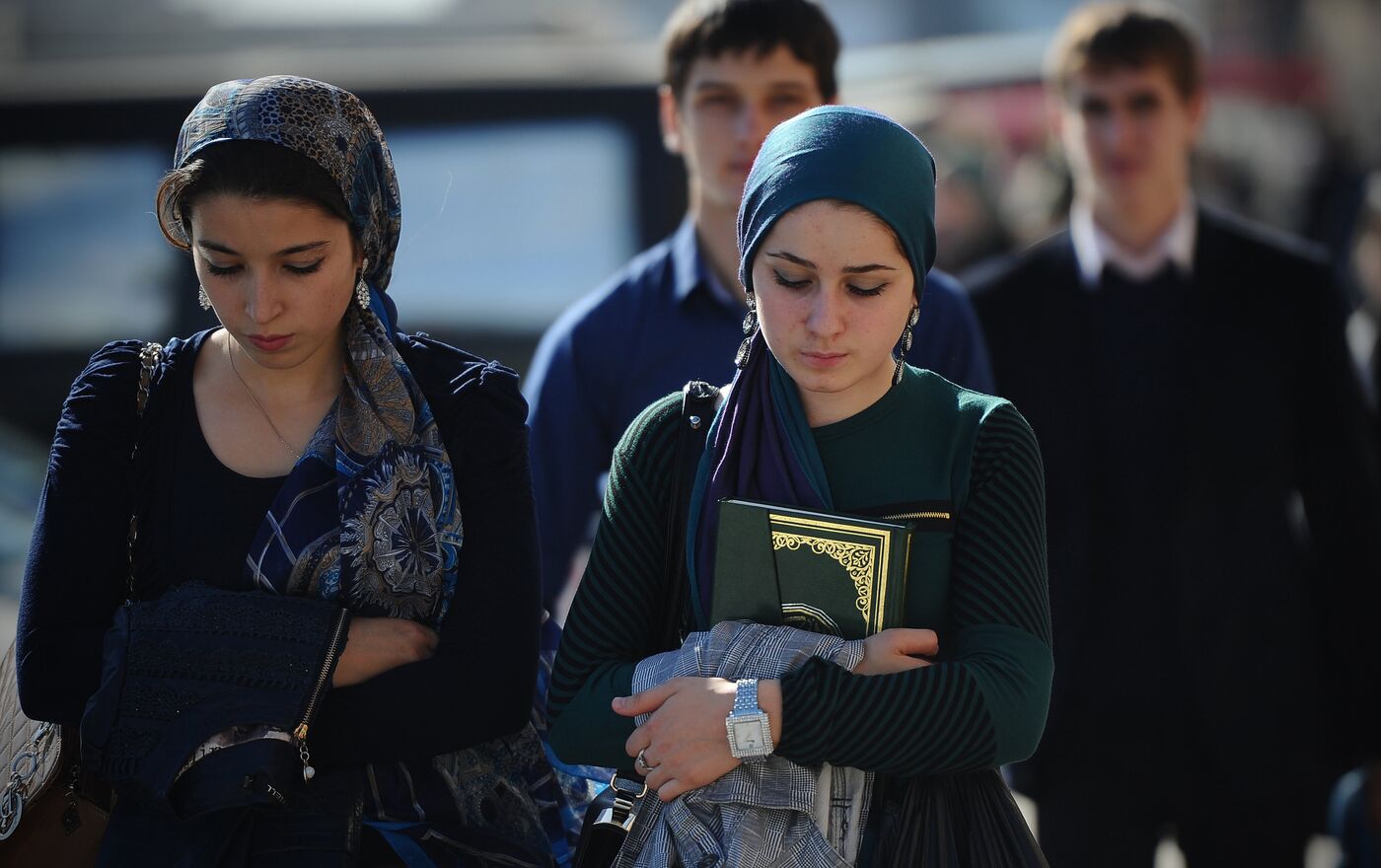 Әйелдердің писькиінен шырын ағады