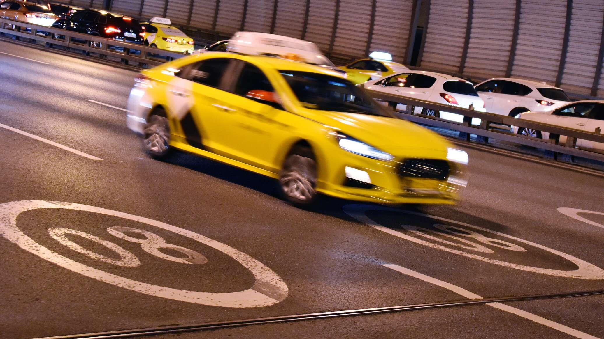 Операторов такси хотят обязать платить соцотчисления за водителей в ...