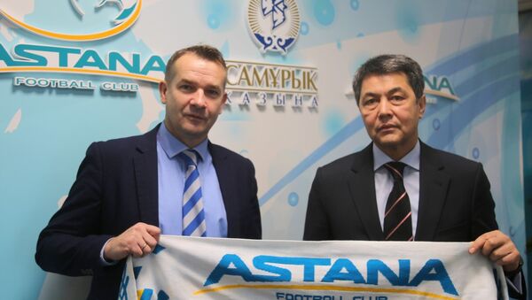 Пол Эшуорт (слева) и директор Президентского профессионального спортивного клуба Астана Аскар Баталов - Sputnik Казахстан