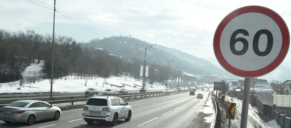 На Аль-Фараби, Саина и восточной объездной автомобильной дороге в Алматы средняя скорость снижена с 80 до 60 км/ч - Sputnik Казахстан