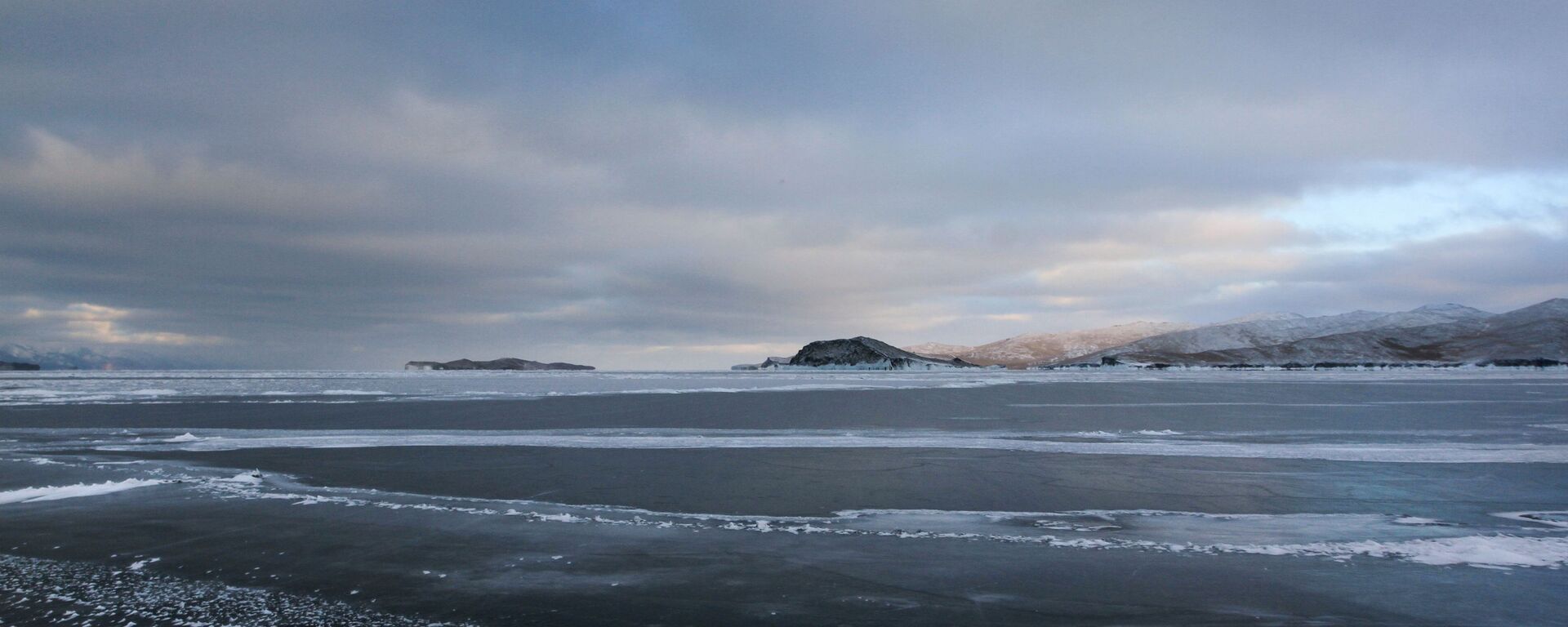 Көлдегі мұз - Sputnik Қазақстан, 1920, 17.11.2025