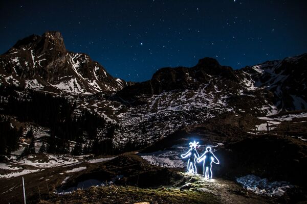 Вид на ночной горный пейзаж в Швейцарии - Sputnik Казахстан