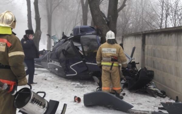 Вертолет упал на территорию санатория Алатау. Кадры с места происшествия - Sputnik Казахстан