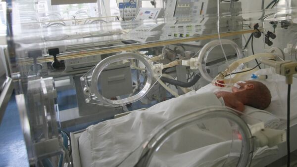 Архивное фото новорожденного ребенка - Sputnik Казахстан