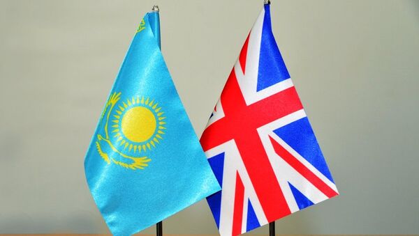 Флаги Казахстана и Великобритании - Sputnik Казахстан